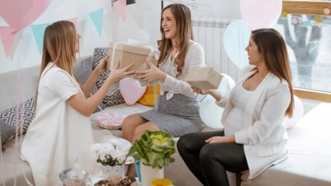 HOW-TO-BUY-MATERNITY-GIFTS-FOR-COLLEAGUES
